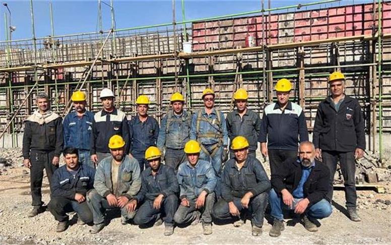 تلاش‌های بی‌وقفه كارگران ذوب‌آهن اصفهان برای نگهداری تولید فولاد در هوای سرد