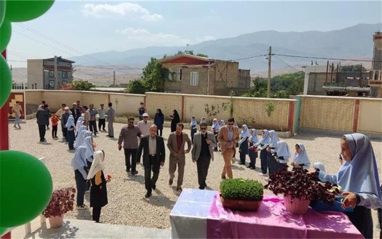 آموزشگاه ۹ کلاسه والفجر در روستای وراینه نهاوند افتتاح شد