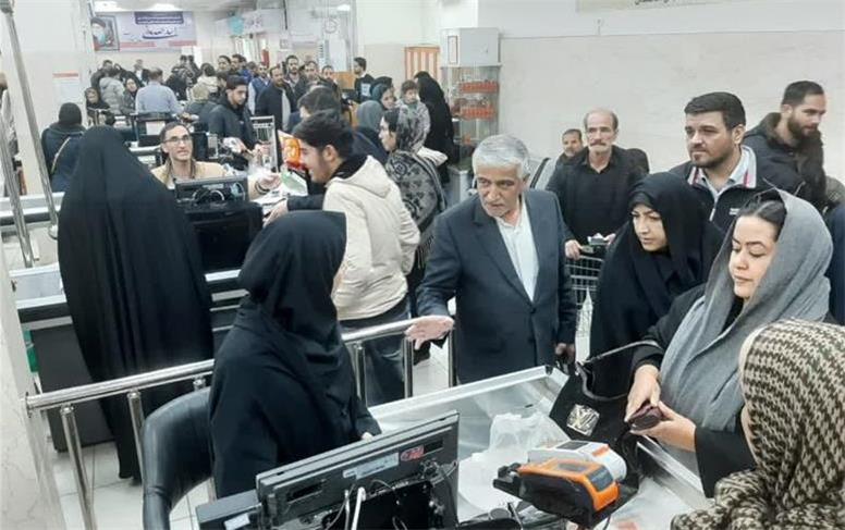 نظارت ویژه تعزیرات حکومتی همدان بر اجرای طرح کالابرگ | کشف ۱۲۰۰ لیتر روغن احتکار شده و توزیع در مناطق کم‌برخوردار همدان