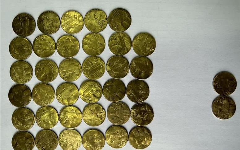کشف ۳۷ سکه تاریخی دوره ساسانی در اسدآباد