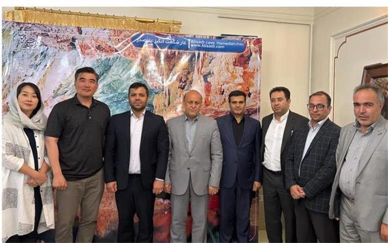 بازدید سفیر کره جنوبی از غار شگفت‌انگیز علیصدر | علیصدر؛ غاری فوق‌العاده و بی‌نظیر