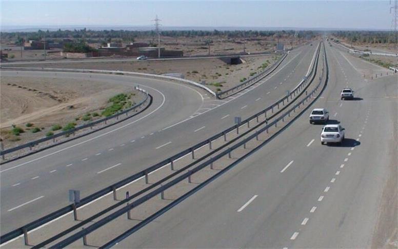 جاده‌های ملایر در آستانه اربعین حسینی ایمن‌تر و روشن‌تر می‌شوند