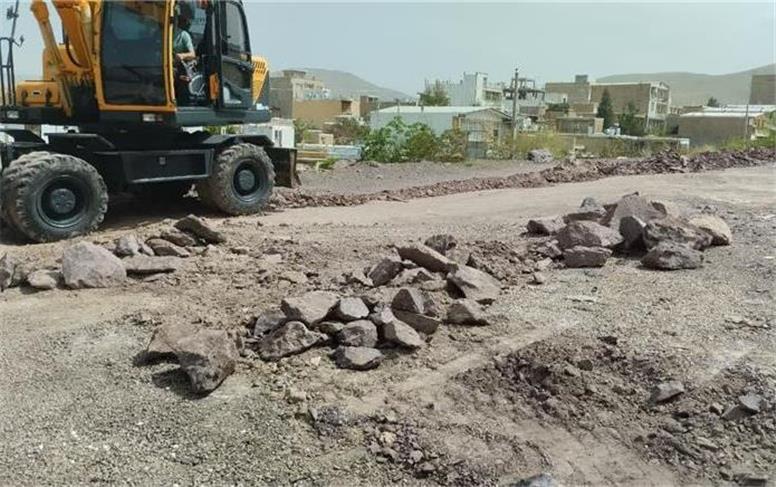 مشکل قطعی و افت فشار آب در شهرک امام حسن نهاوند برطرف شد