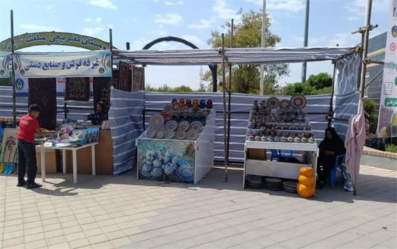 نمایشگاه صنایع‌دستی و سوغات در شهرستان فامنین  برپا شد