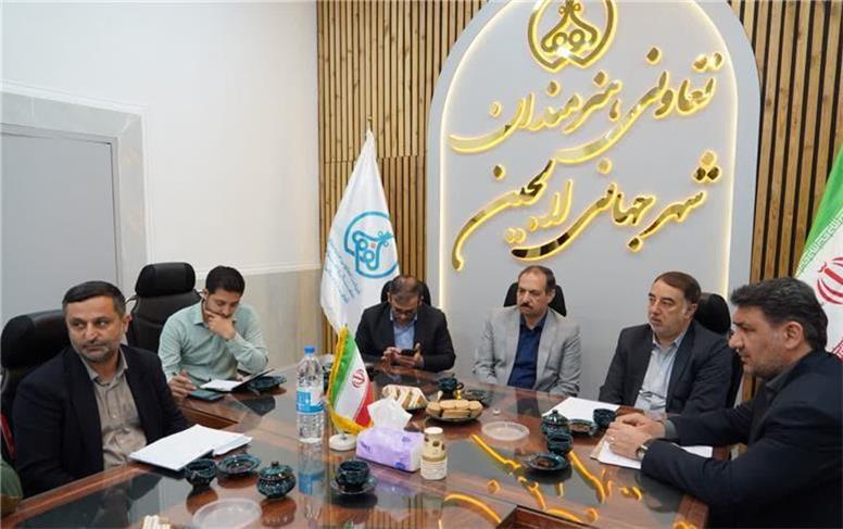 رفع موانع تولید و حمایت از هنرمندان سفال لالجین اولویت استان است