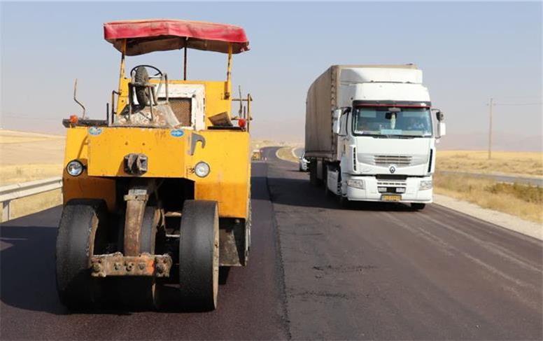 ارتقای ایمنی محور همدان-قزوین با اجرای ۱۲ کیلومتر روکش آسفالت