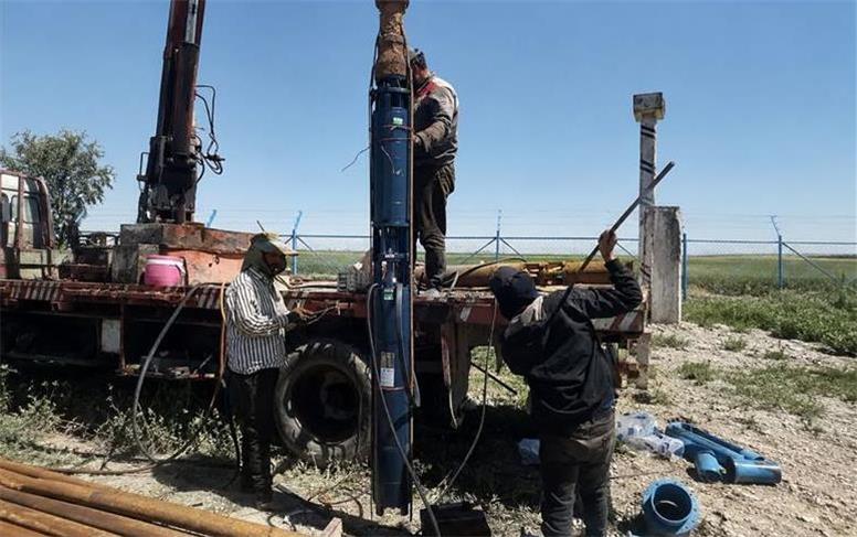 افت فشار و قطعی آب در دو روستای فامنین با تعویض الکتروپمپ برطرف شد