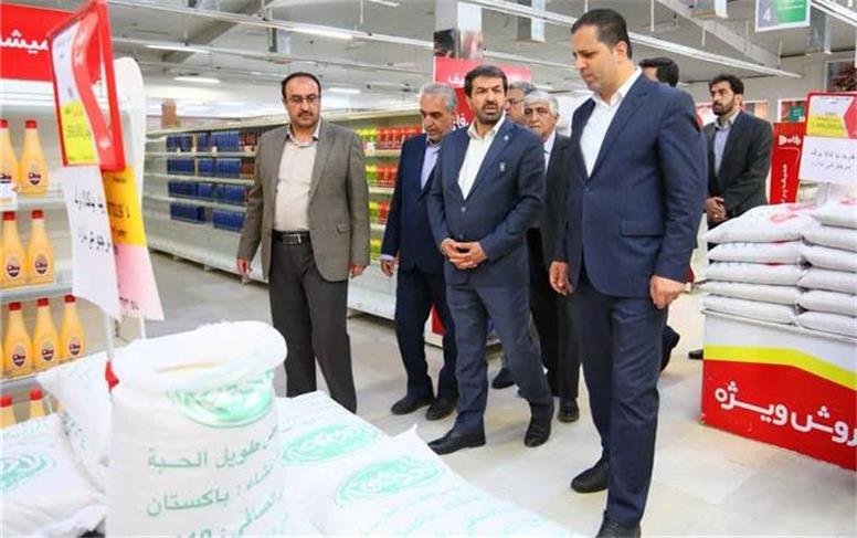 استاندار همدان: علاوه بر برخورد با متخلفان، از کسبه منصف تقدیر می‌کنیم