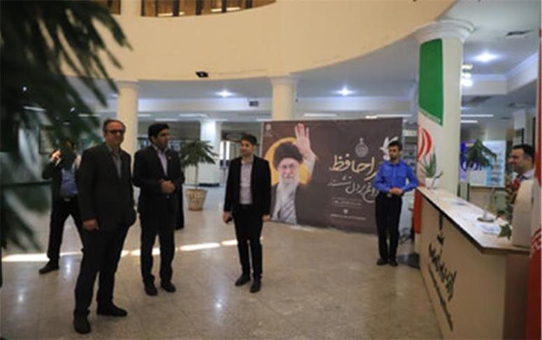 بازدید مشاور رسانه‌ای استاندار همدان از کتابخانه مرکزی همدان
