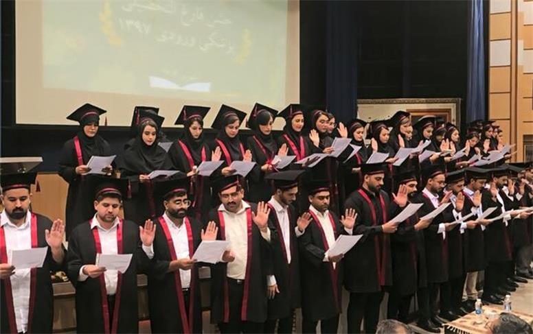 شکوه جشن فارغ‌التحصلی دانشجویان رشته پزشکی در جوار شیخ‌الرئیس