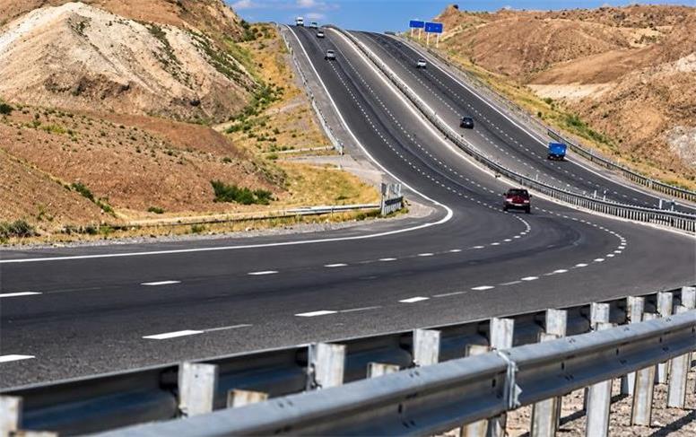 شاهرگ غرب کشور زیر بار ترافیک؛ وقتی ظرفیت جاده از مأموریت آن عقب می‌ماند