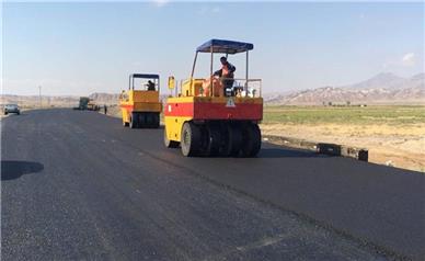 اجرای ۴۲ کیلومتر روکش آسفالت در محورهای شهرستان کبودرآهنگ