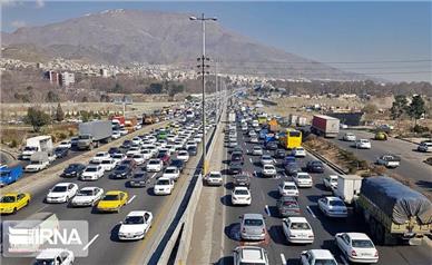 رشد ۱۲.۵ درصدی تردد در جاده‌های همدان همزمان با آغاز تعطیلات نوروزی