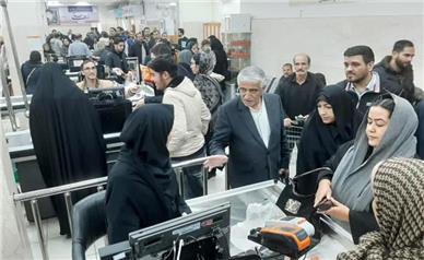 نظارت ویژه تعزیرات حکومتی همدان بر اجرای طرح کالابرگ | کشف ۱۲۰۰ لیتر روغن احتکار شده و توزیع در مناطق کم‌برخوردار همدان