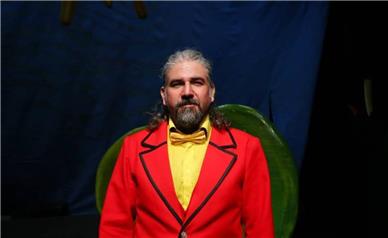 نمایش «لافکادیو»؛ از بحران هویت نسل امروز تا چالش‌های تئاتر نوجوان