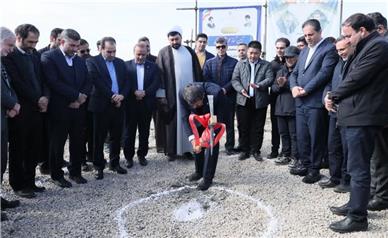 کلنگ‌زنی واحد خمیر الکترود گرافیتی در ملایر با سرمایه‌گذاری ۸ میلیون دلاری