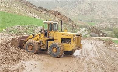 راه ارتباطی ۱۰ روستای نهاوند پس از سیلاب بازگشایی شد